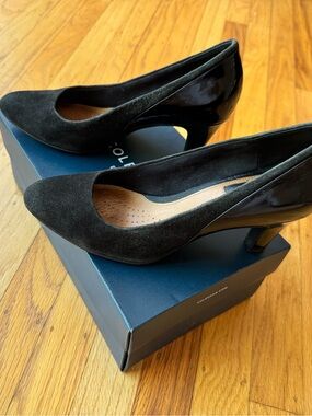 Clark’s Artisan Black Suede and Patent Heel Women's Pump